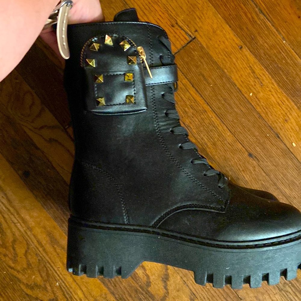 Combat black boots laces with zipper on side sz 10 ROUGE faux leather